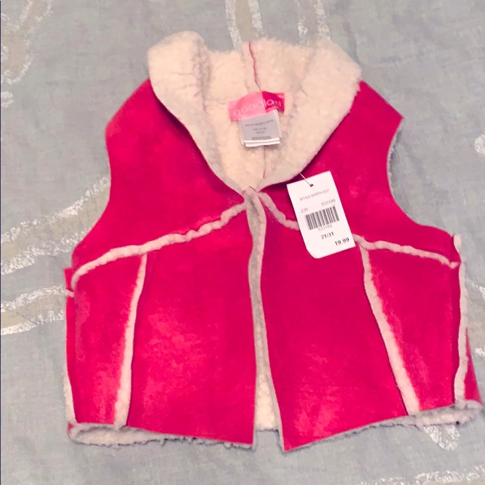 NWT girls 2T/3T faux suede shearling vest.